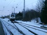ES64 U2-101 mit Holzzug von Rostock-Bramow Richtung Stendal-Niedergrne bei der Ausfahrt im Bahnhof Rostock-Bramow(05.01.2011)